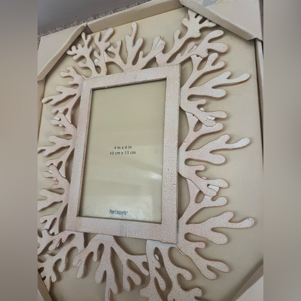 New in box pier 1 picture frame 4 x 6 table top coral beach ocean cream metal - Picture 5 of 11